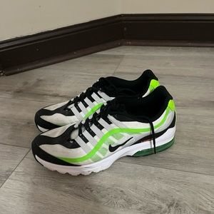 Size 9.5 worn once in great condition